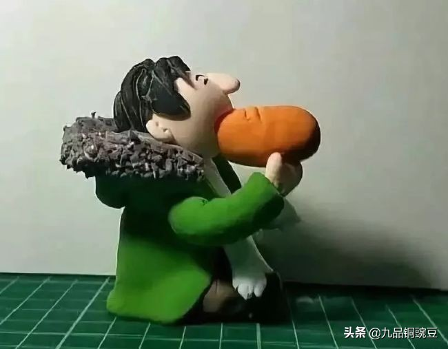 迷你手办的生存危机：比拇指还小的